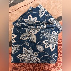 Set of two curtains